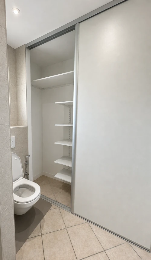 Rénovation d'une salle de bain et d'un WC avec placard aménagé à Octeville-sur-Mer