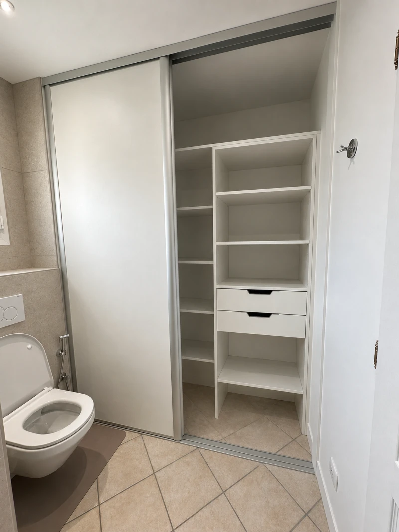 Rénovation d'une salle de bain et d'un WC avec placard aménagé à Octeville-sur-Mer