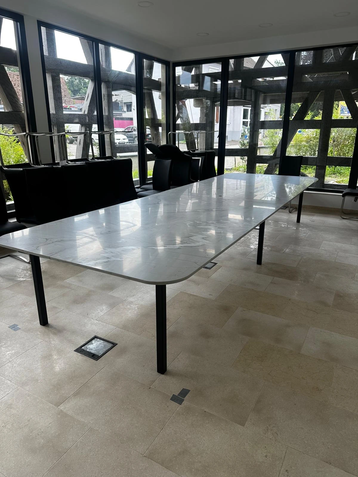 Création de tables en métal sur mesure