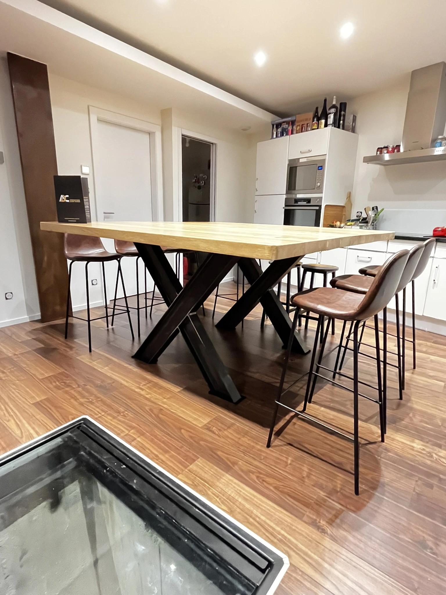 Création de tables en métal sur mesure