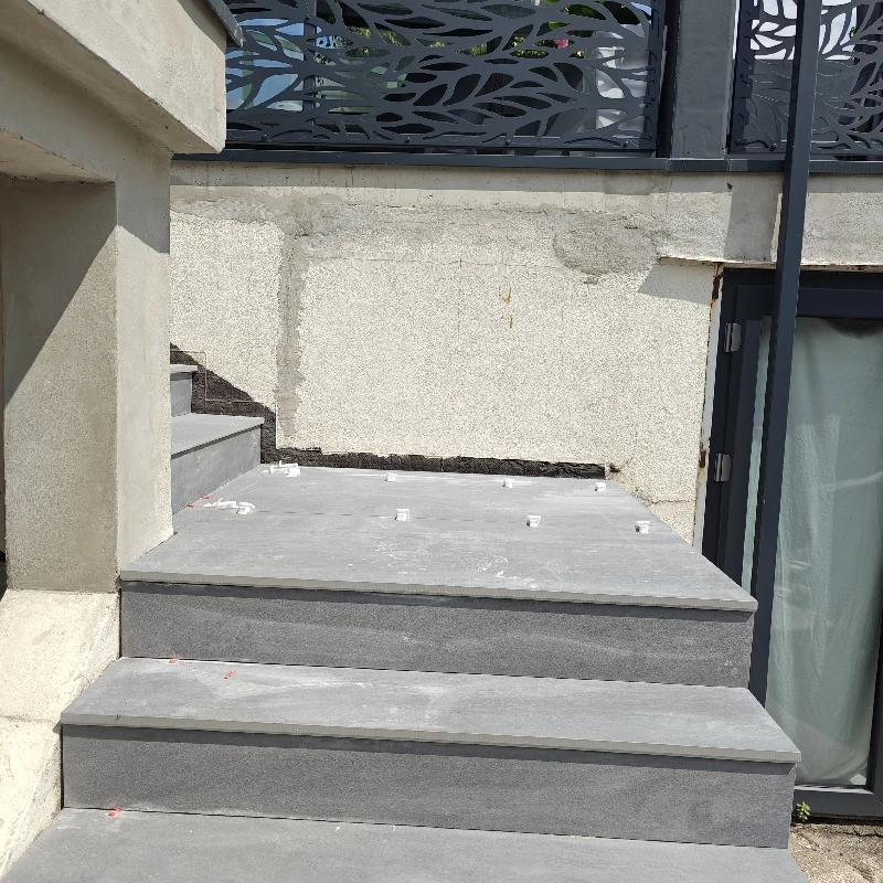 Pose de dalles sur escalier