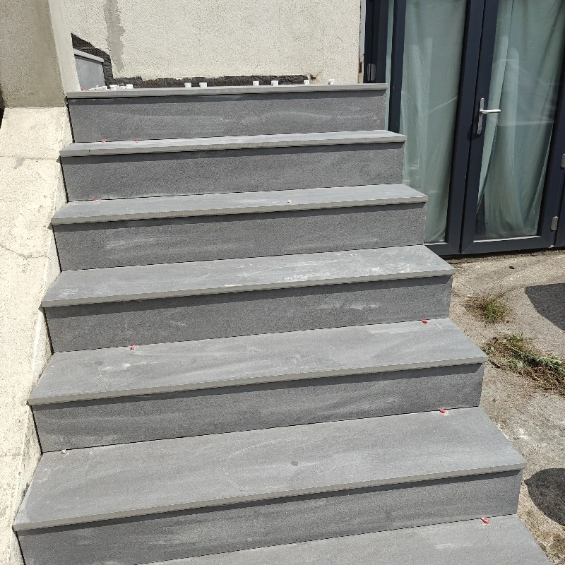 Pose de dalles sur escalier