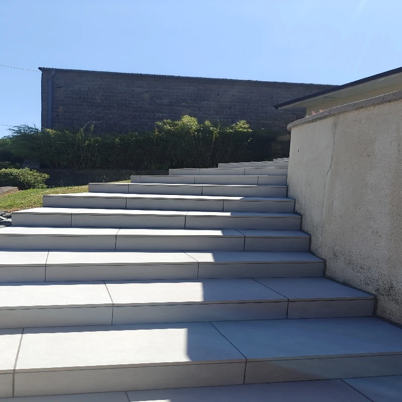 Pose de dalles sur escalier