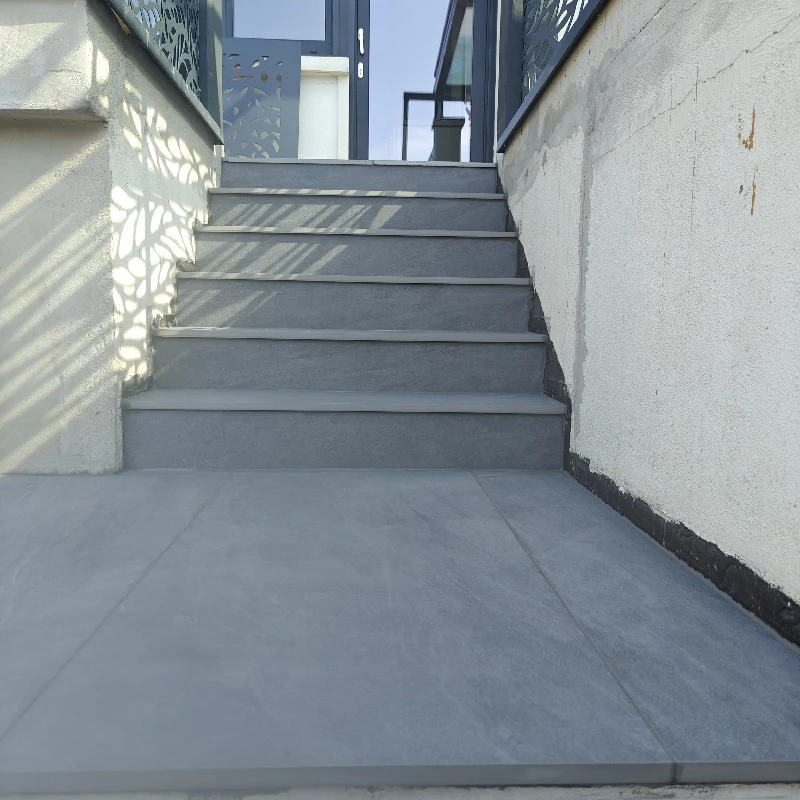 Pose de dalles sur escalier