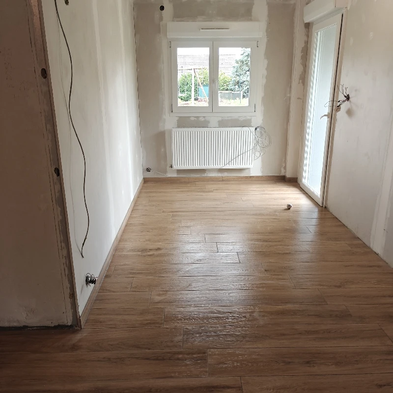 Pose carrelage imitation parquet