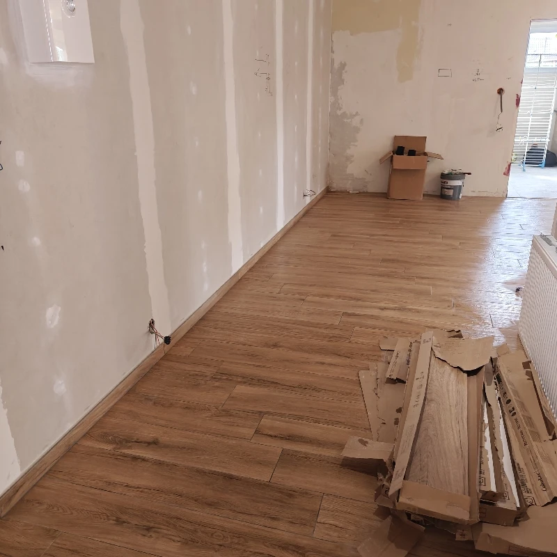 Pose carrelage imitation parquet