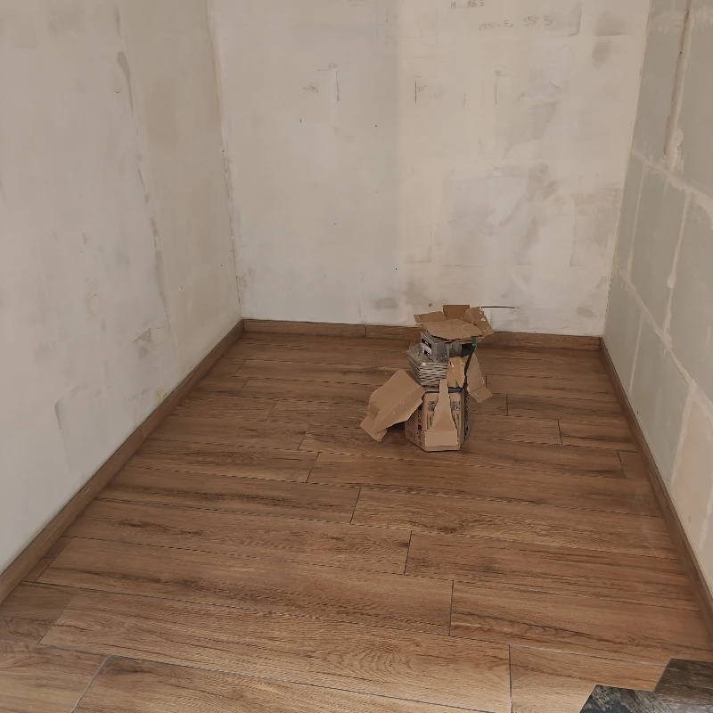 Pose carrelage imitation parquet