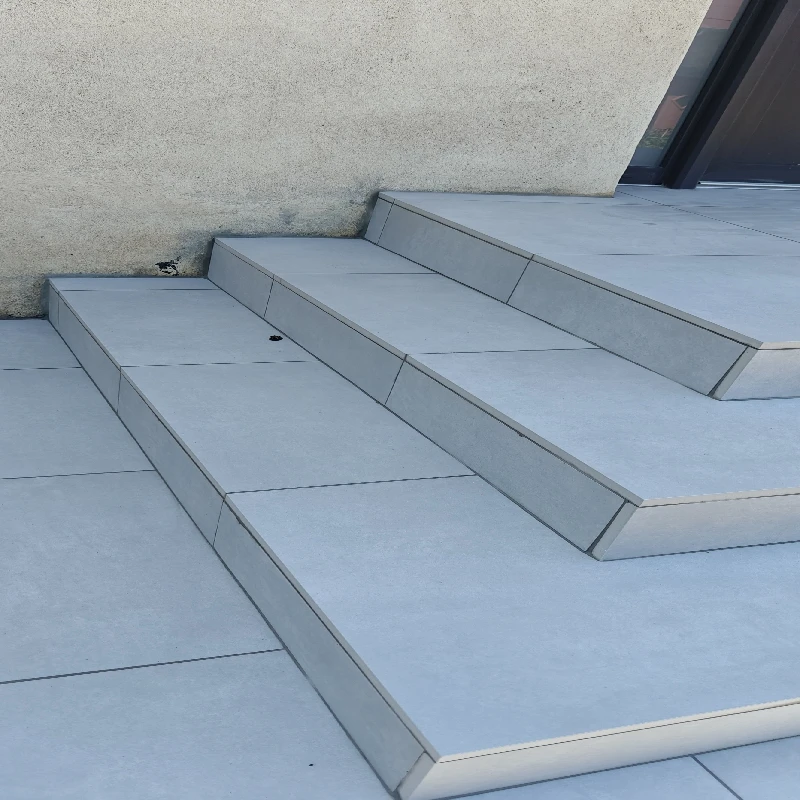 Habillage escalier en carrelage