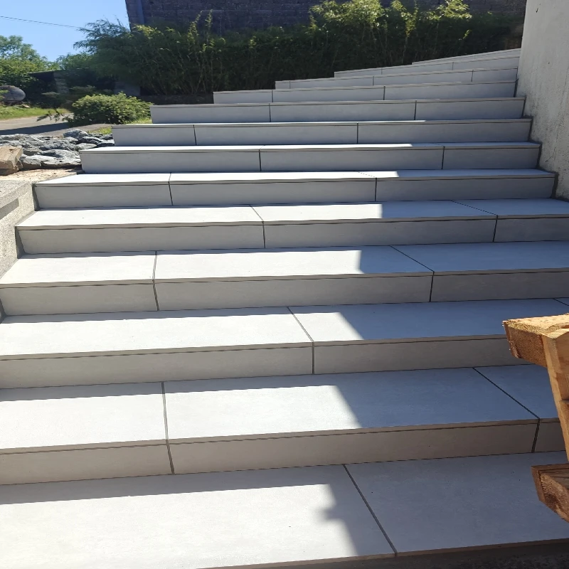 Habillage escalier en carrelage