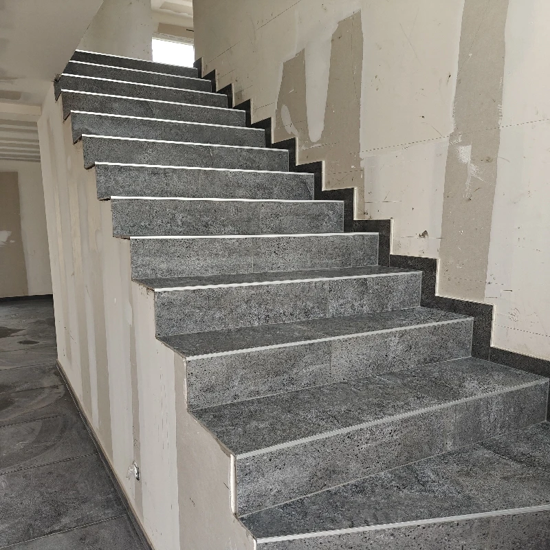 Habillage escalier en carrelage