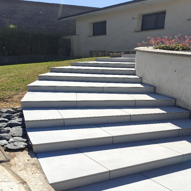Habillage escalier en carrelage