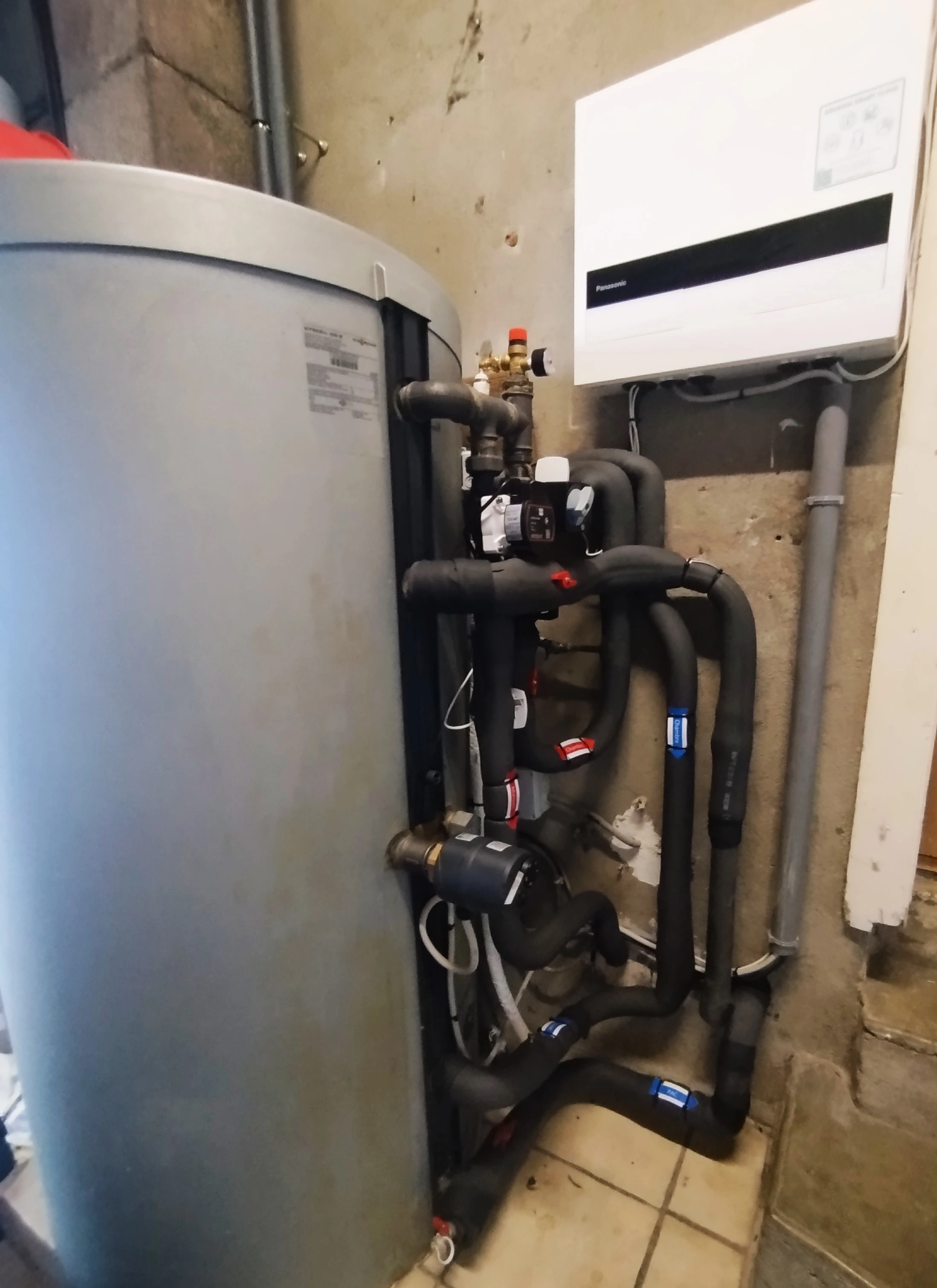 Remplacement chaudière par un PAC AIR-EAU PANASONIC, ECS intégrée, groupe extérieur,  dans une maison à JARNY (54800)
