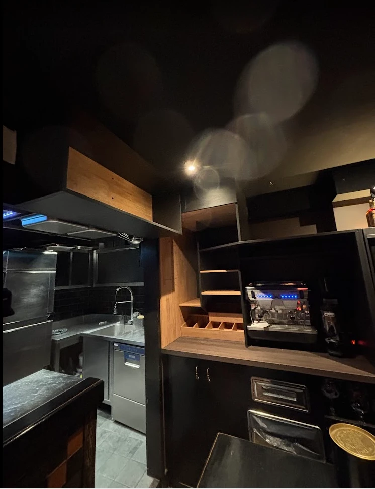 Aménagement sur mesure dans un bar