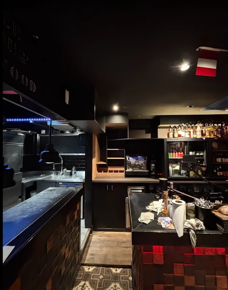 Aménagement sur mesure dans un bar