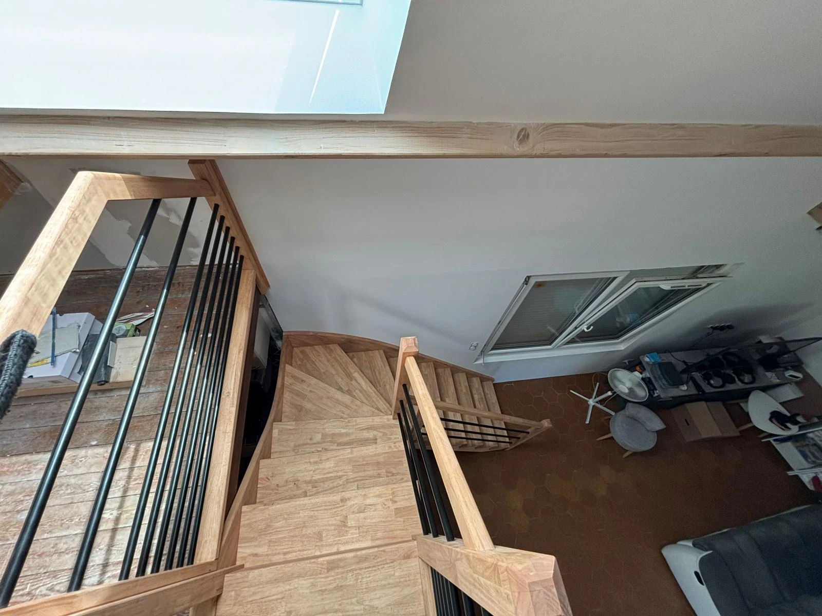 fabrication d'un escalier sur mesure avec palier suspendu à Mentque Nortbecourt