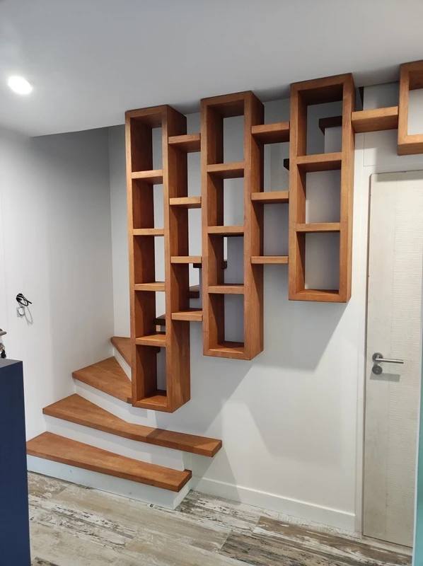 Fabrication d'un escalier avec un garde corps bibliothèque à Beutin
