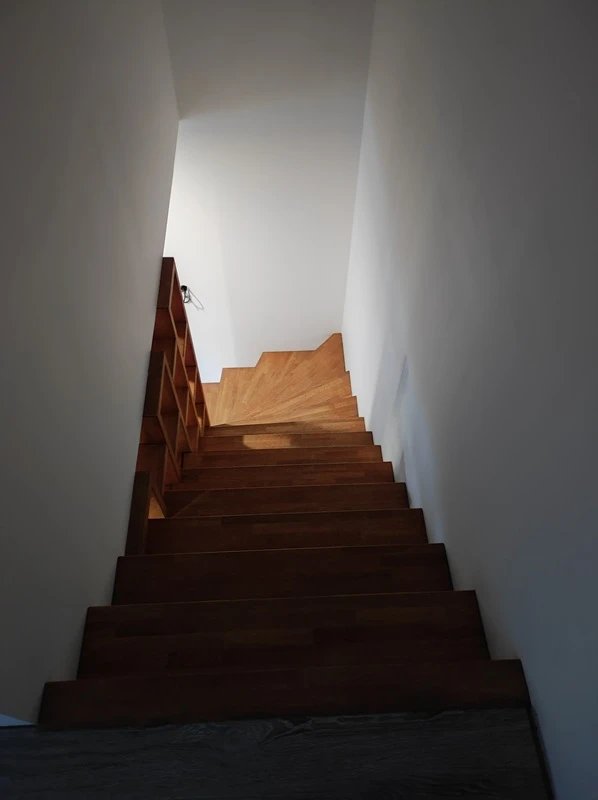 Fabrication d'un escalier avec un garde corps bibliothèque à Beutin