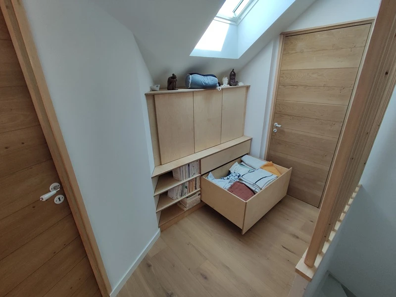 Rangements sur mesure sur un palier à Gravelines