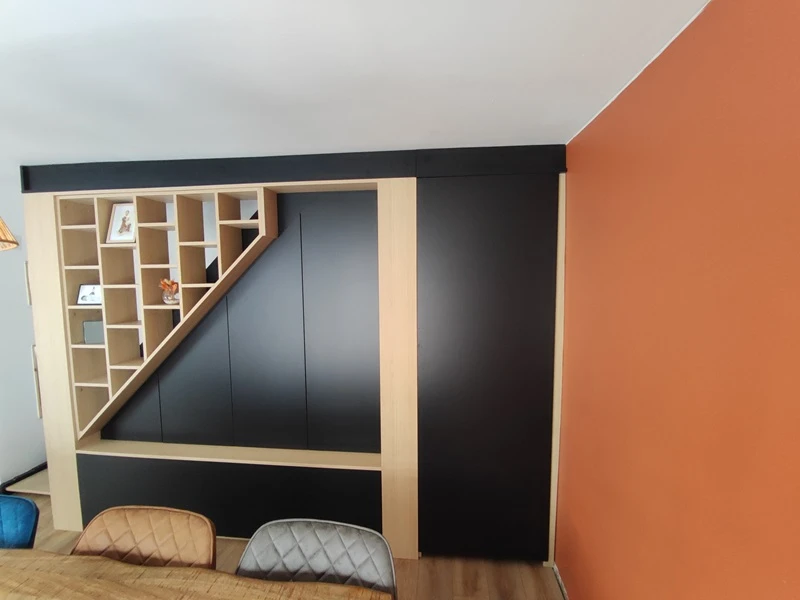 Aménagement sous escalier sur mesure à Setques