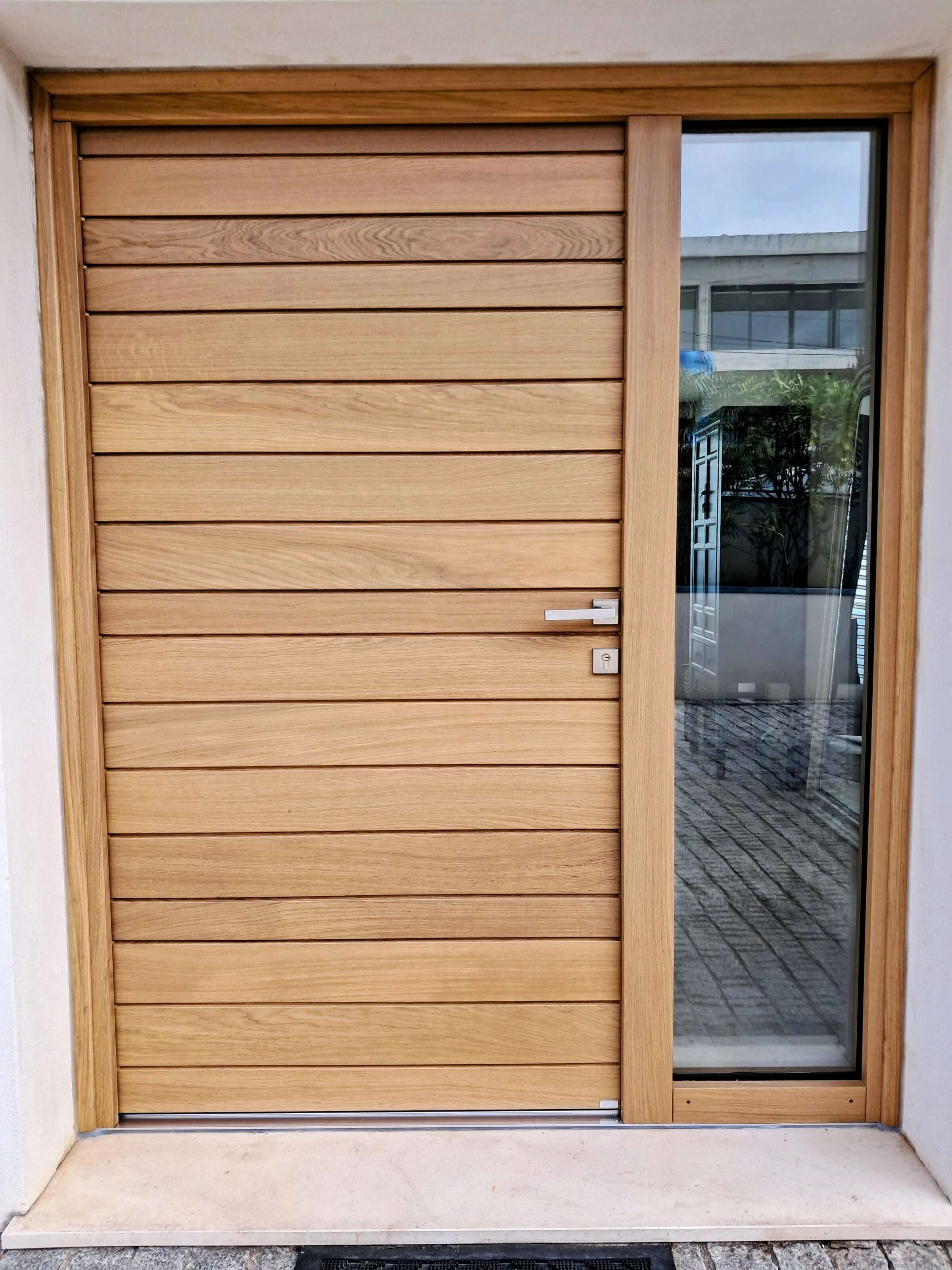 Porte d'entrée bois sur mesure – Élégance naturelle et sécurité | VITREA