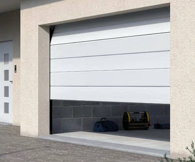 Installation de portes de garage à Hyères | Menuisier | STORES ET FERMETURES 13-83