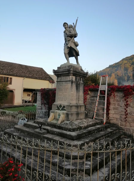 Nettoyage des monuments  aux morts, calvaires et fontaines