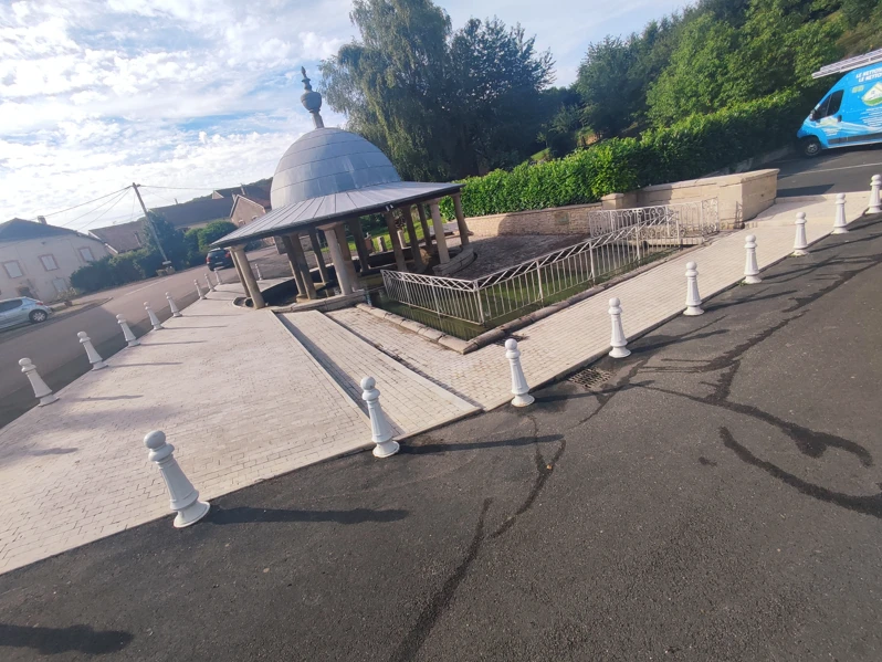 Nettoyage des monuments  aux morts, calvaires et fontaines