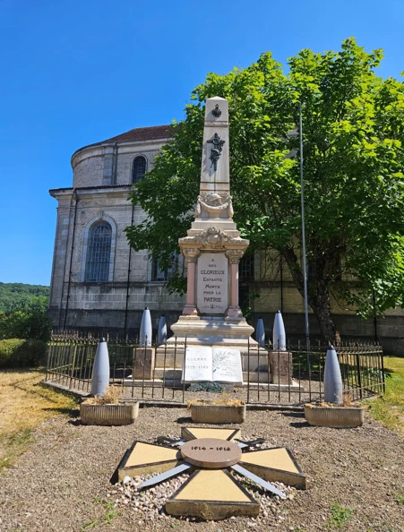 Nettoyage des monuments  aux morts, calvaires et fontaines