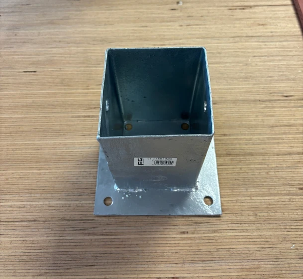 Pied de poteau acier galvanisé 91x150mm