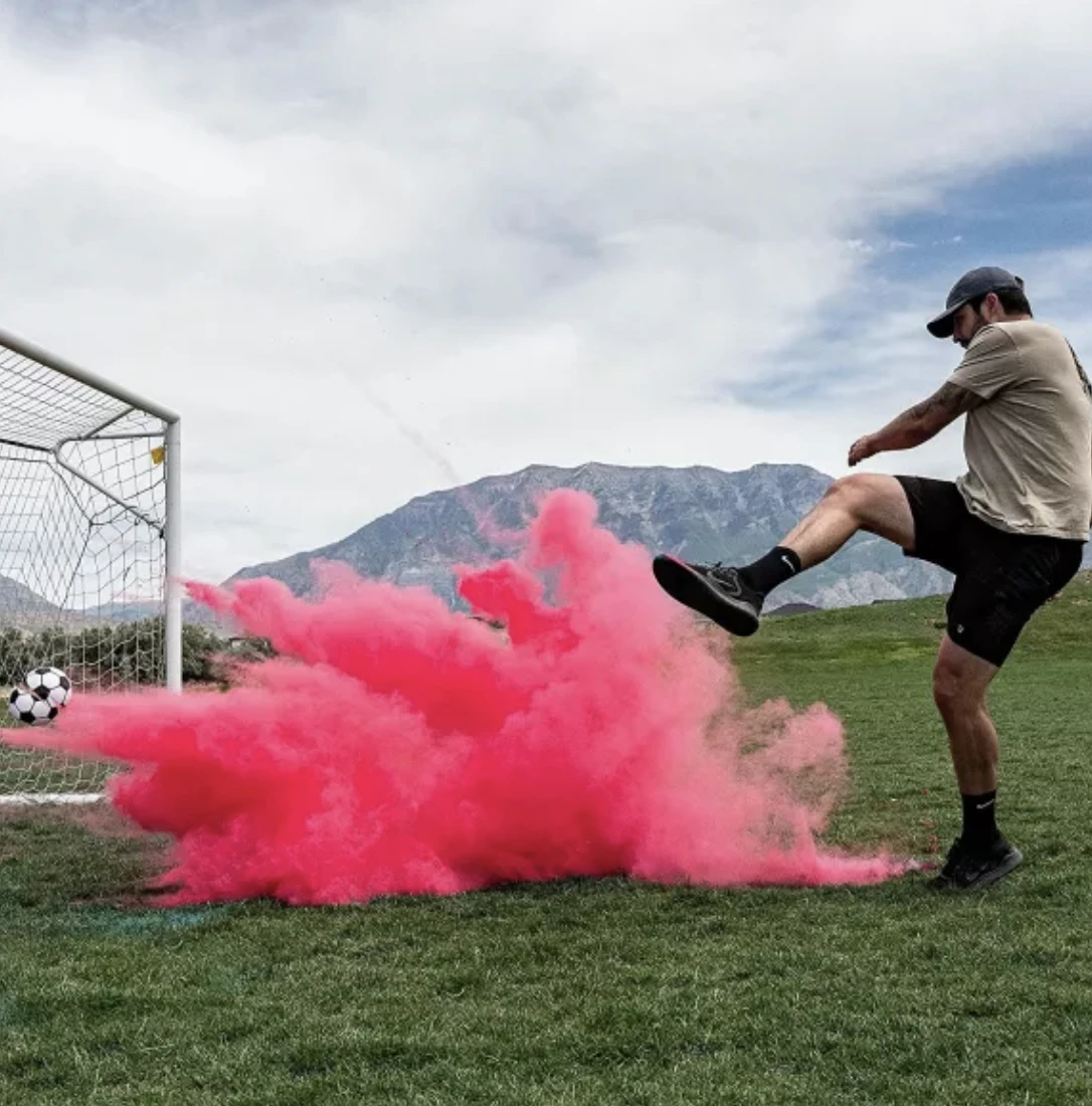 Ballon de foot gender reveal avec poudre bleu et rose pour révélation