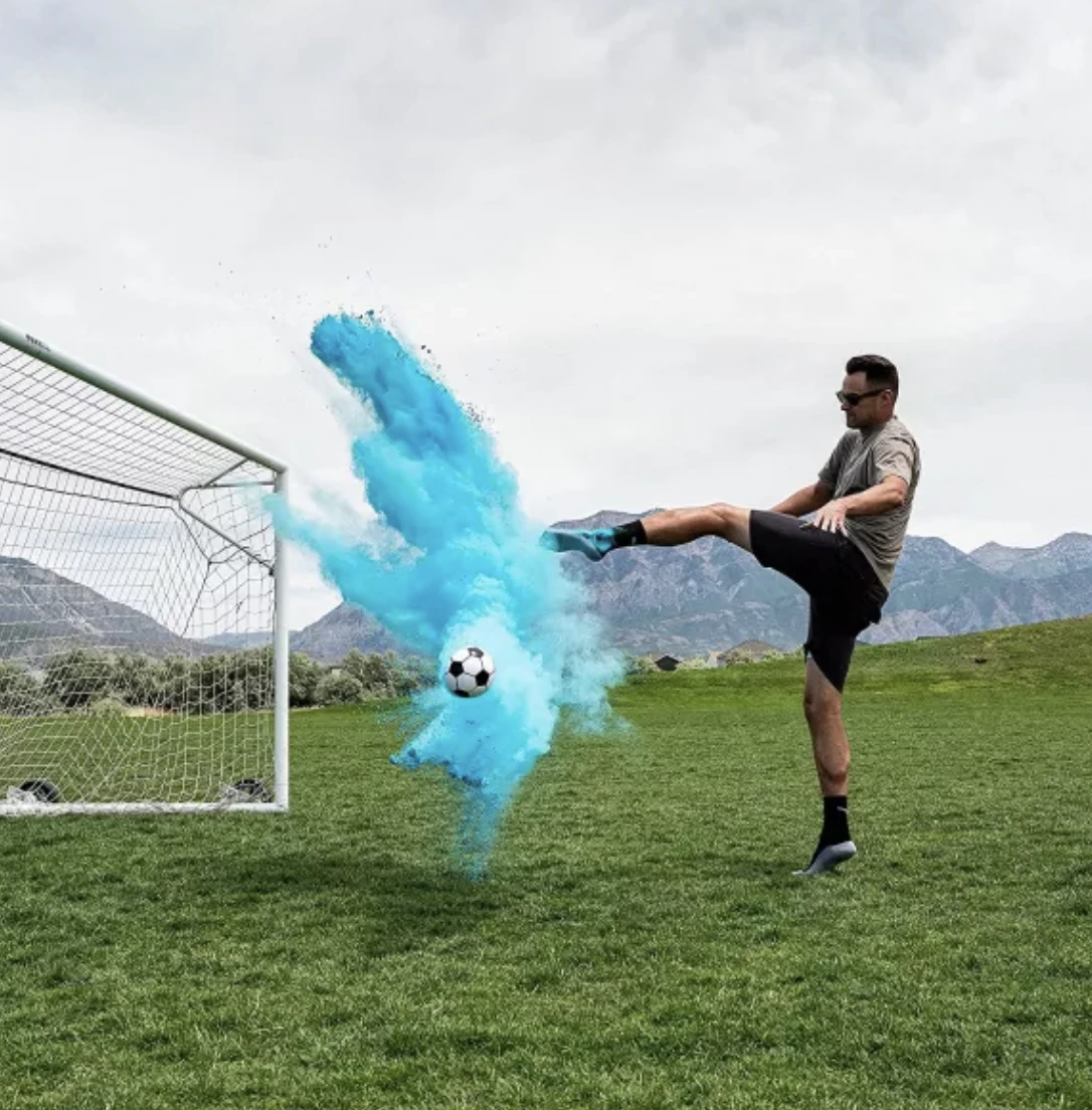 Ballon de foot gender reveal avec poudre bleu et rose pour révélation
