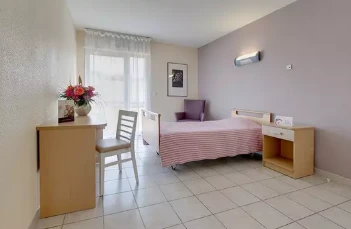 Investissement en chambre médicalisée en EHPAD au loyer de 657 € garanti net d'impôt pour la retraite complémentaire.