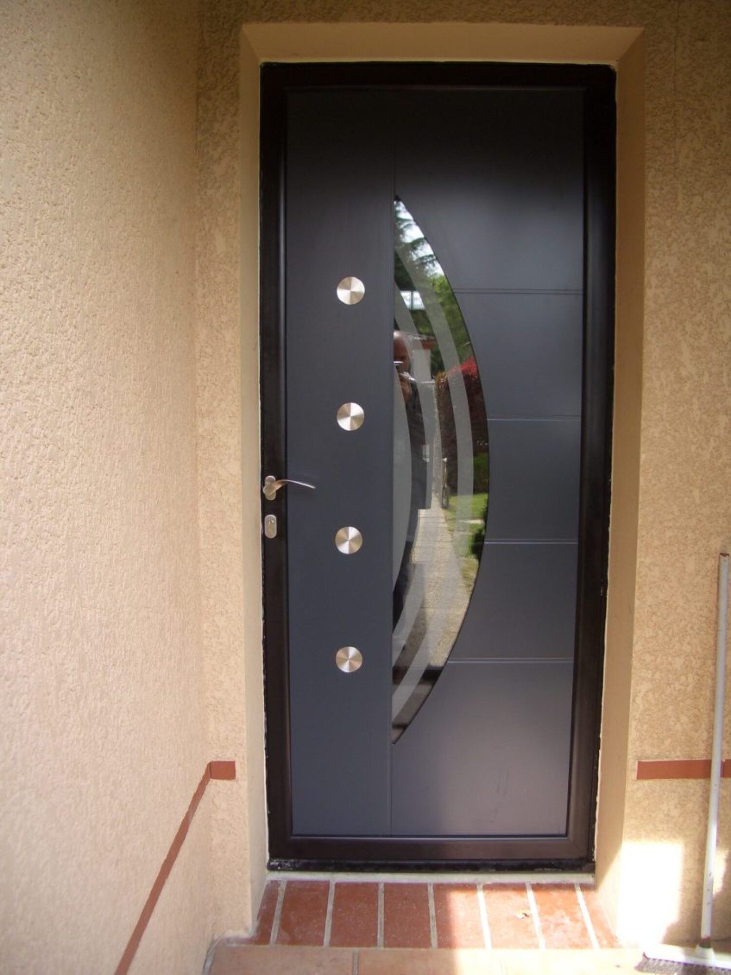 Installation porte d’entrée pvc, aluminium ou bois