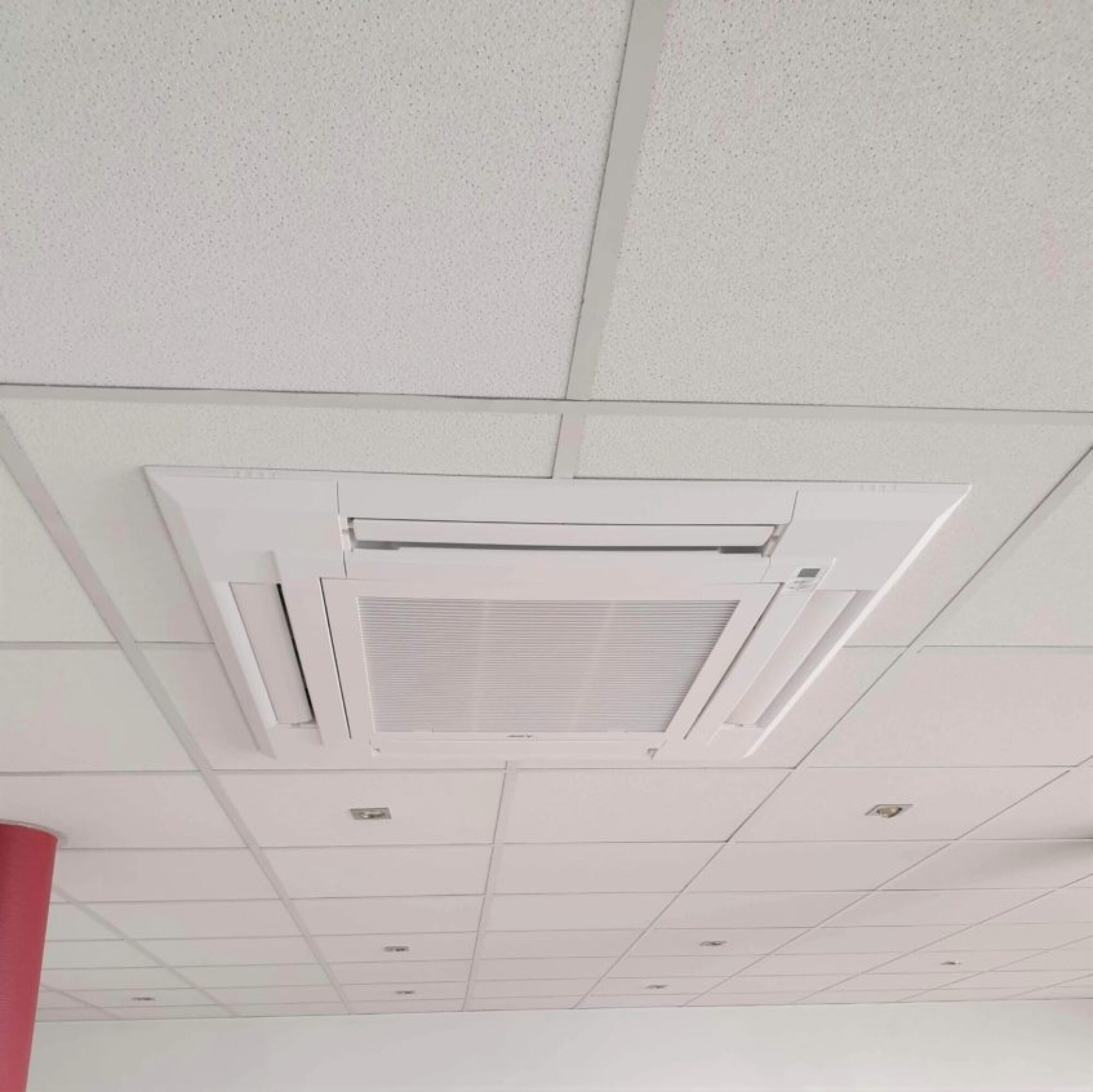 Installation de PAC AIR-AIR avec des cassettes + 1 plafonnier dans des locaux professionnels à Strasbourg