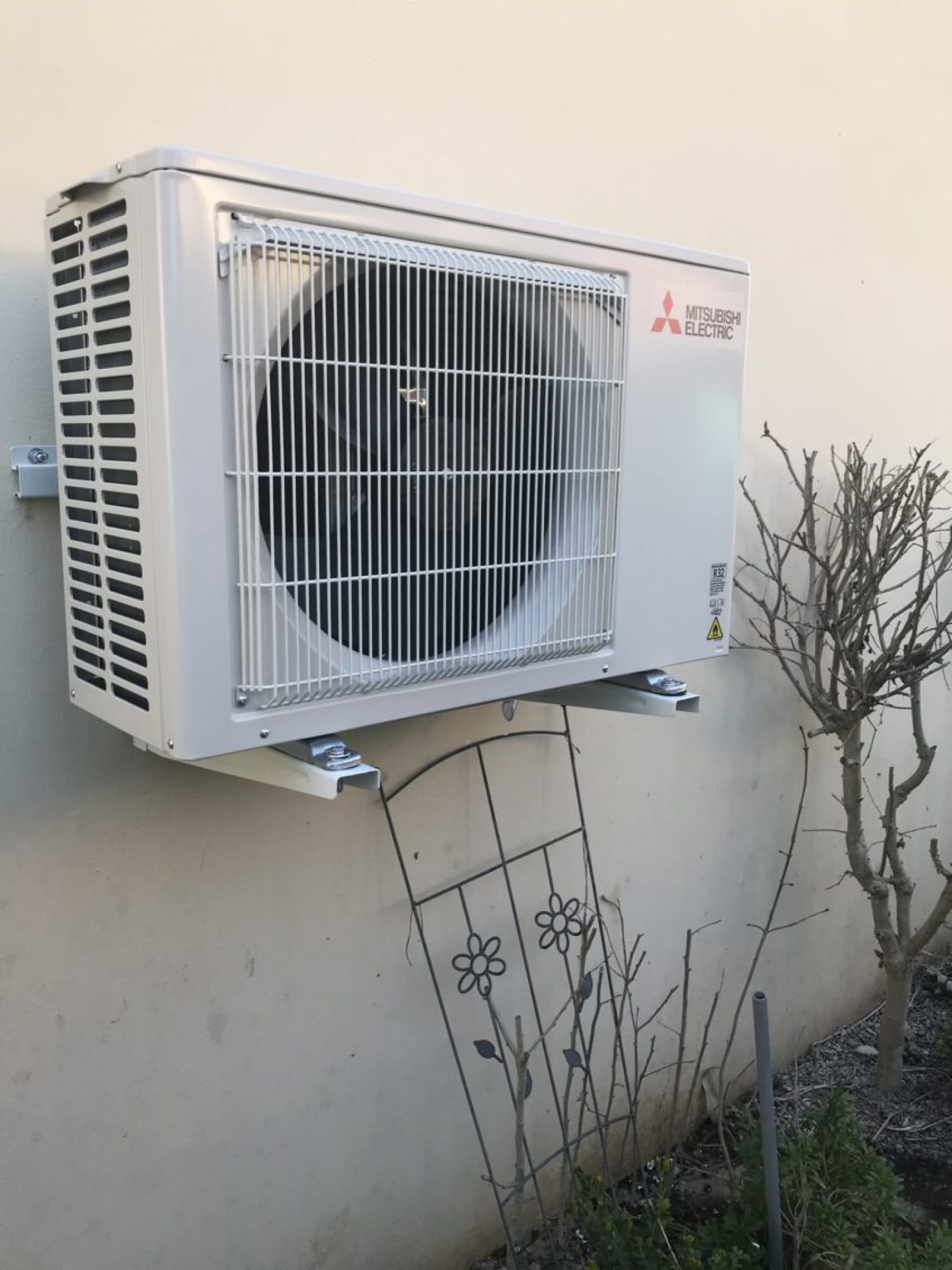 Installation d'une climatisation PAC AIR-AIR MITSUBISHI en BI-SPLIT dans une maison à Ostwald