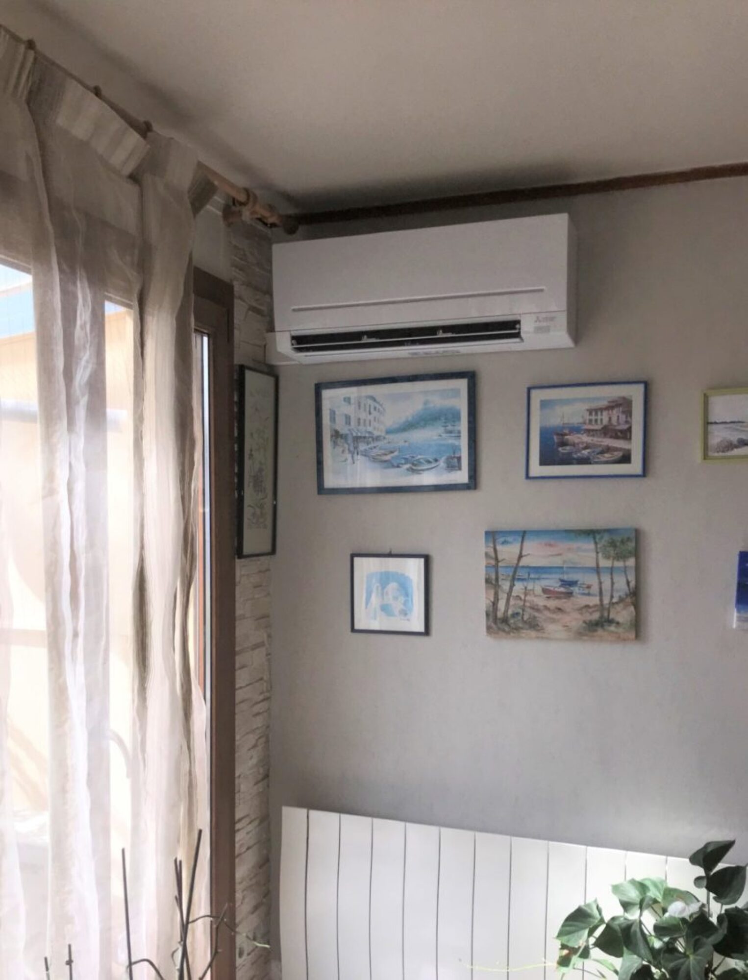 Installation d'une climatisation unité murale modèle compact dans un appartement à Strasbourg PAC AIR-AIR MITSUBISHI