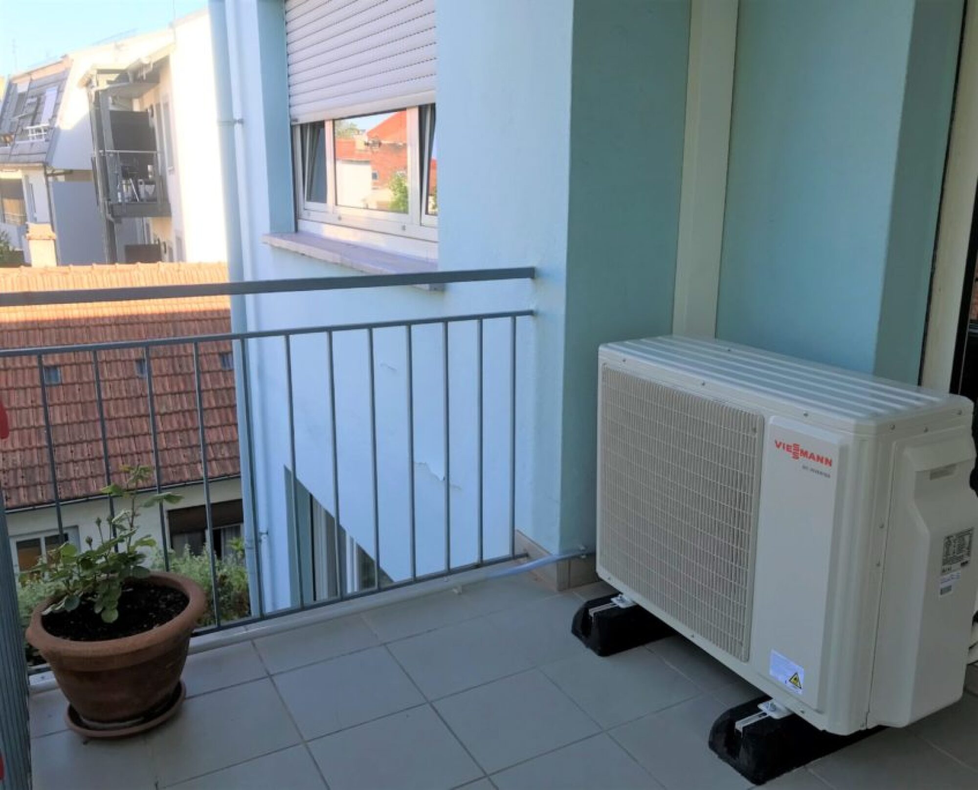 Installation d'une climatisation PAC AIR-AIR VIESSMANN en bi-split dans un appartement de Strasbourg