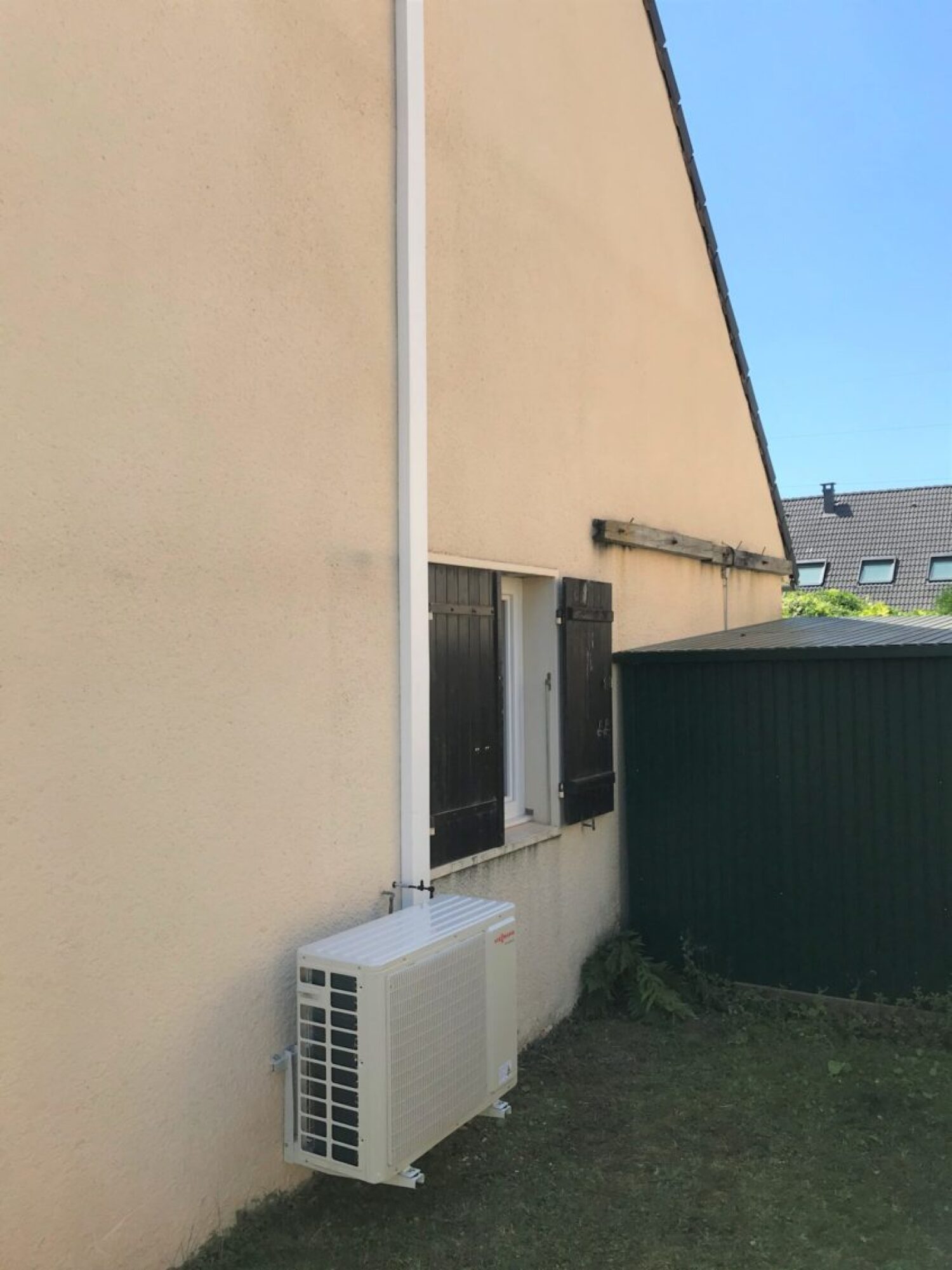 Installation d'une climatisation PAC AIR-AIR en bi-split dans une maison à Hipsheim