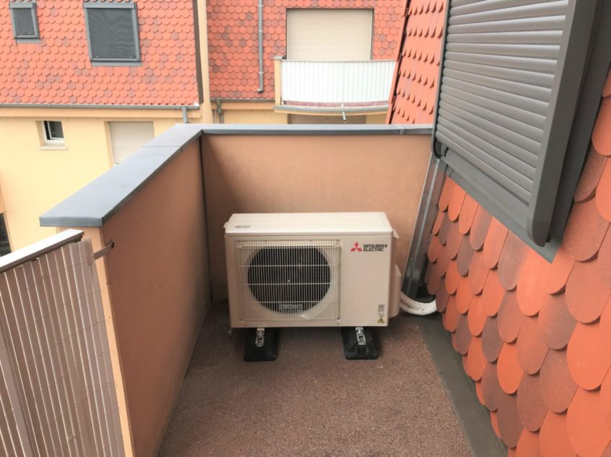 Installation PAC AIR-AIR (climatisation réversible) MITSUBISHI en bi-split à Illkirch