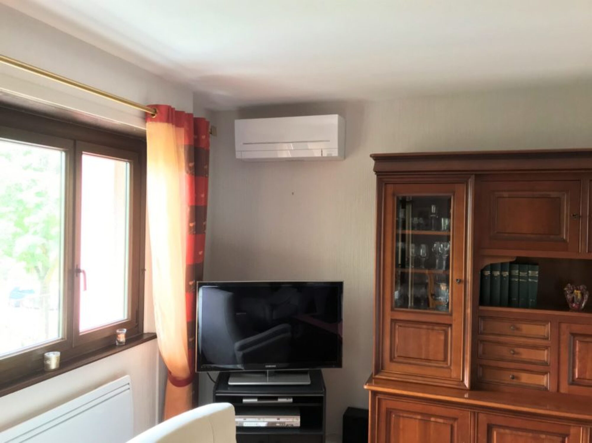 Installation PAC AIR-AIR MITSUBISHI en mono-split en appartement à Fegersheim