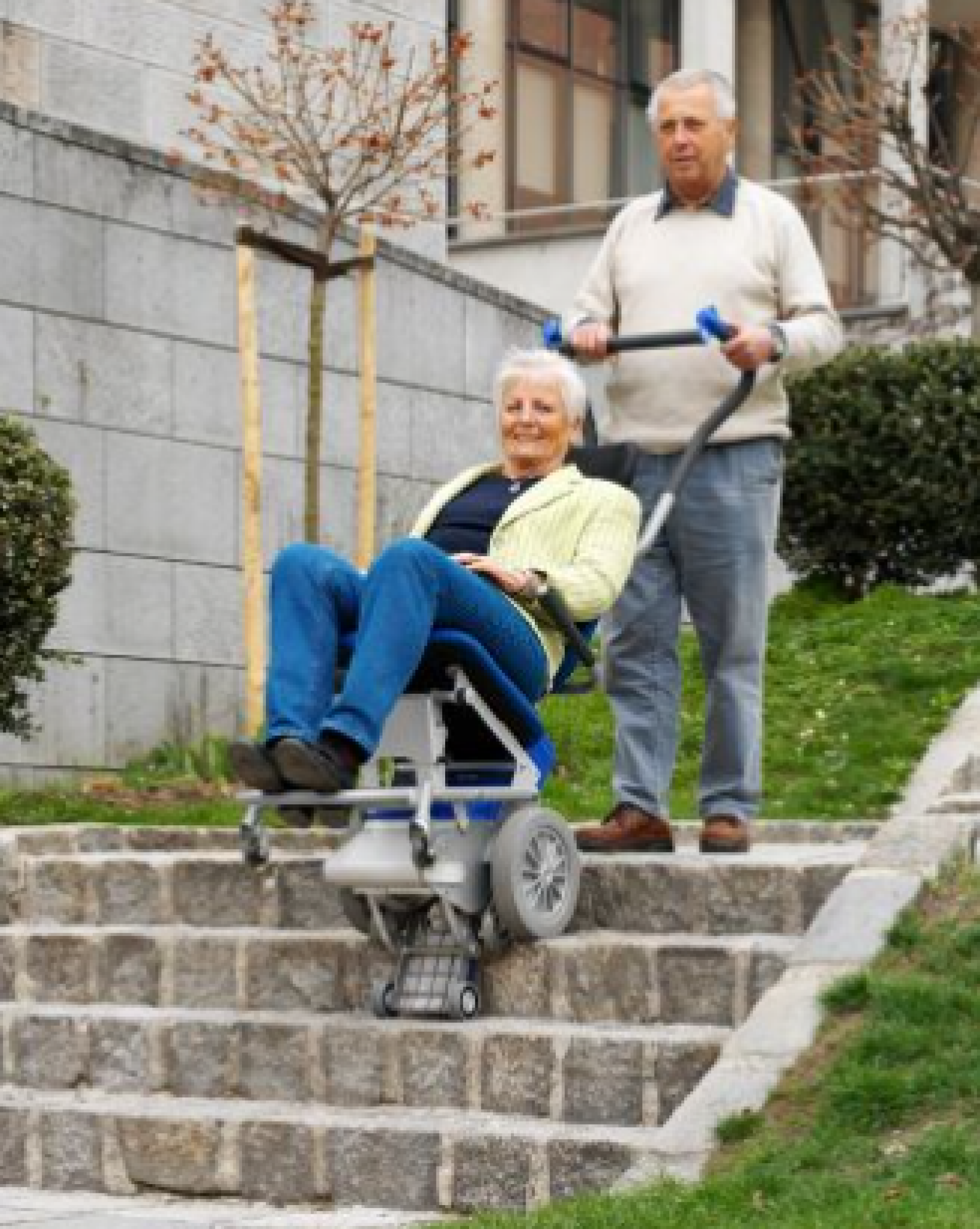 Monte escalier autonome PTS avec siège intégré pour escalier droits ou tournants