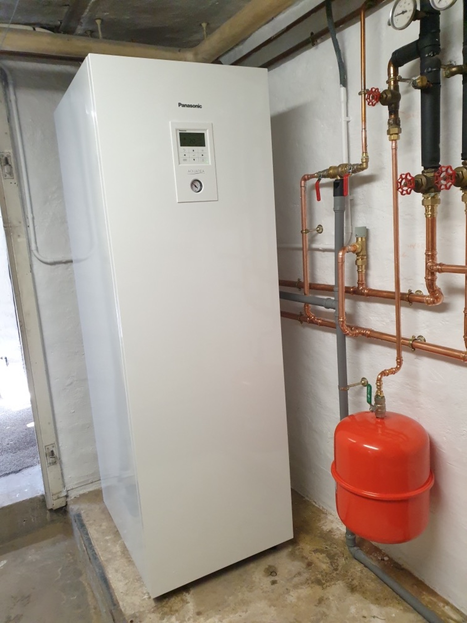 Remplacement chaudière par une PAC AIR-EAU spéciale rénovation modèle TCAP PANASONIC dans une maison à Strasbourg