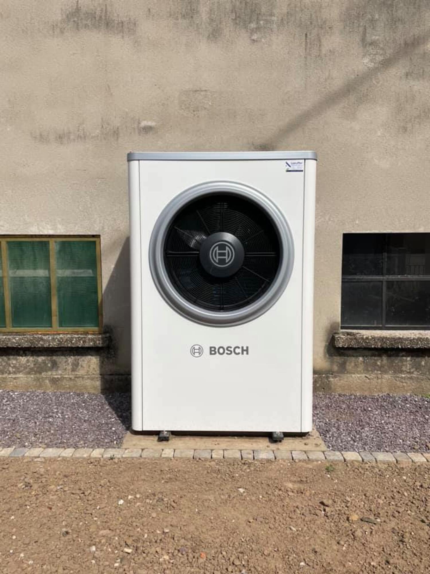 Pompe à chaleur AIR/EAU – Bosch Compress 7000AW
