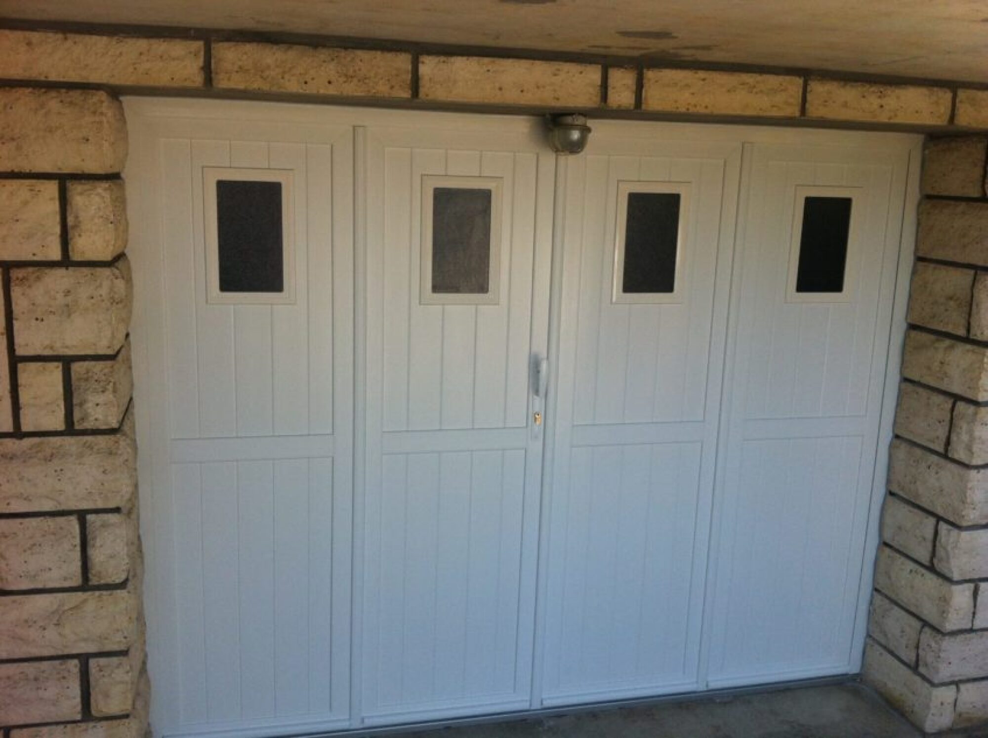 Porte de garage battante