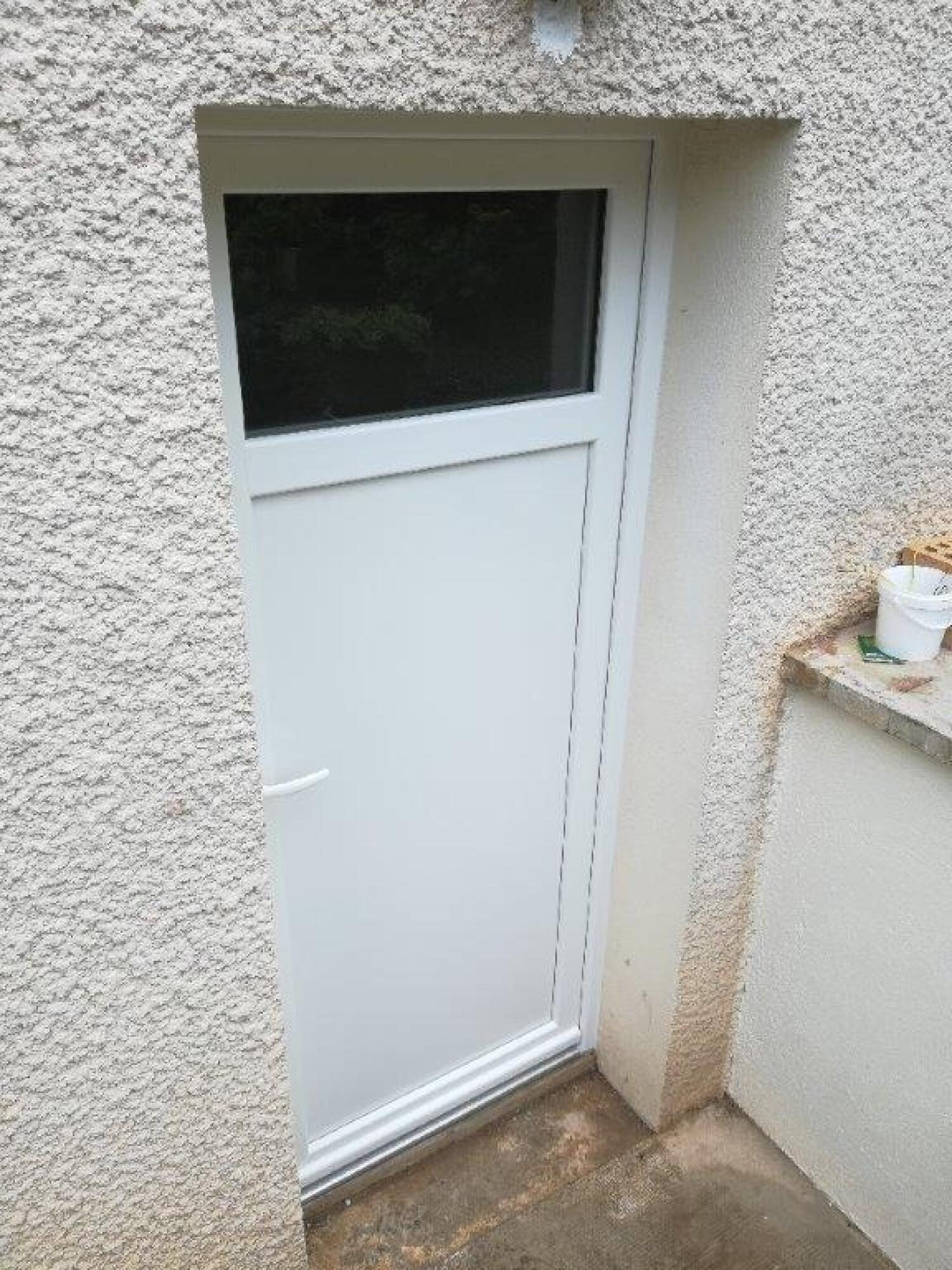 Porte de service en PVC