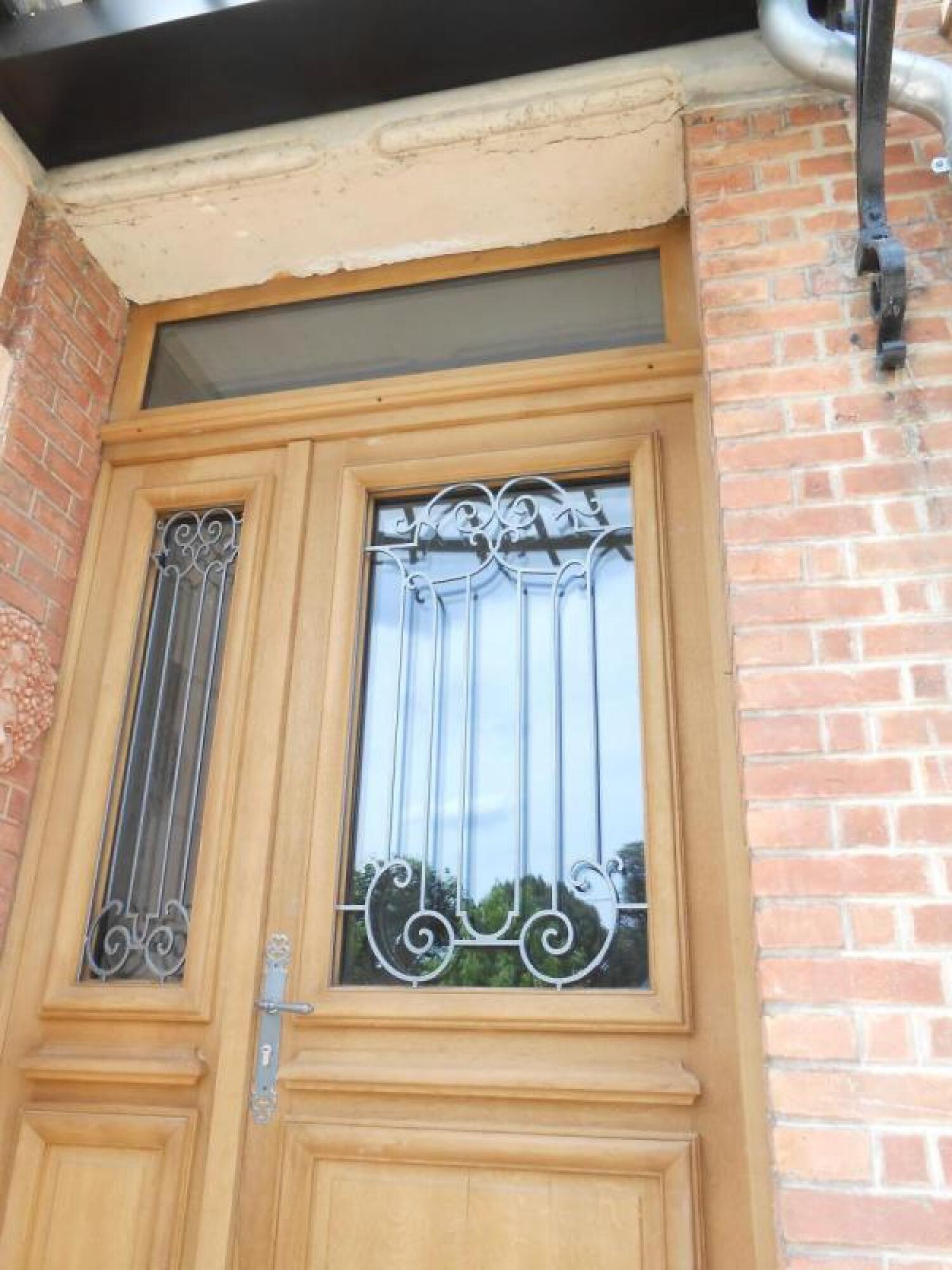 Porte d'entrée en bois