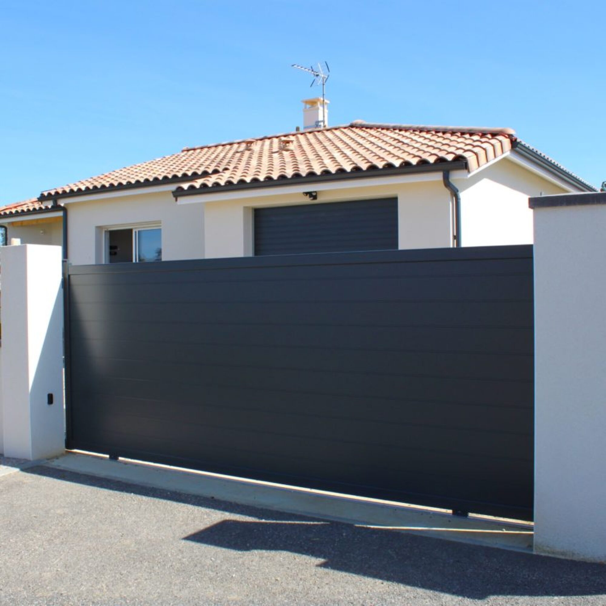 Portail aluminium sur-mesure