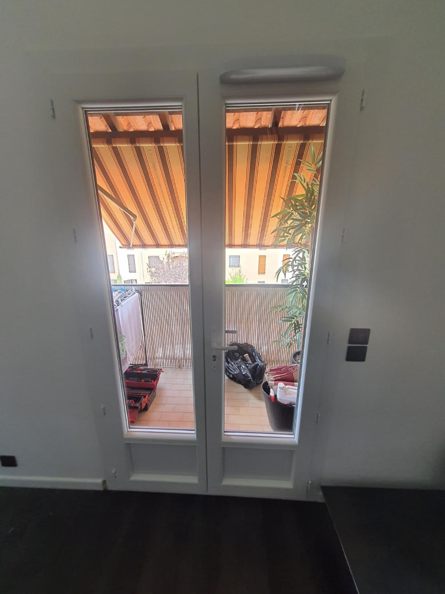 Porte-fenêtre PVC 2 vantaux – Clairs de vitrage égaux
