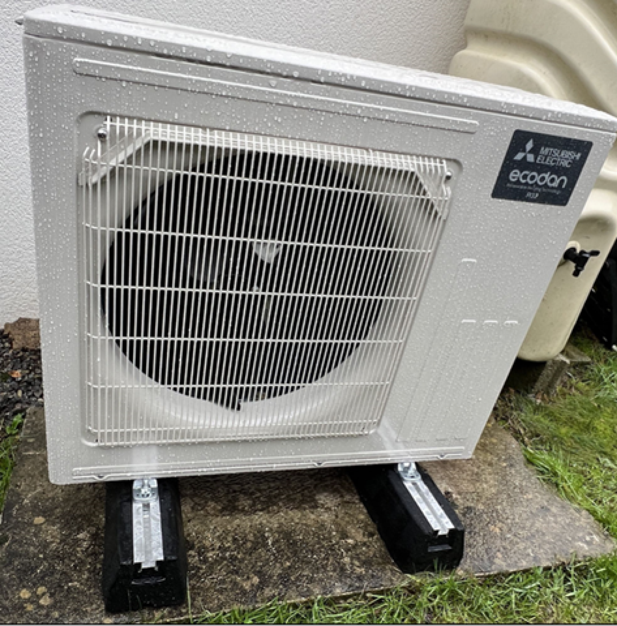 Pompe à chaleur air/eau Mitsubishi avec eau chaude intégrée