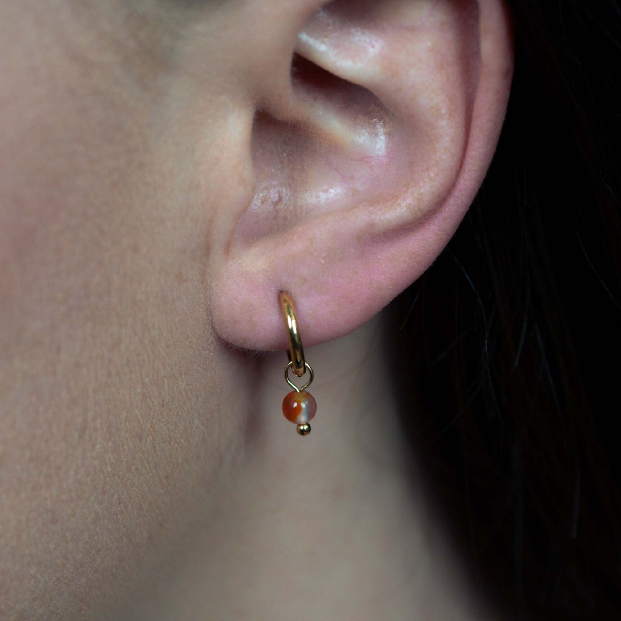 Boucles d'oreilles créoles Serena en pierres Cornaline